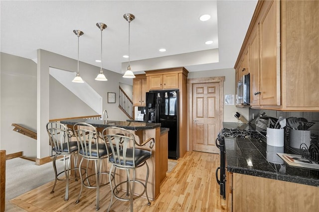 116 Lakeside Trl, Seven Springs Resort, PA 15622 - kitchen featuring black appliances, a kitchen breakfast bar, pendant lighting, recessed lighting, and decorative backsplash