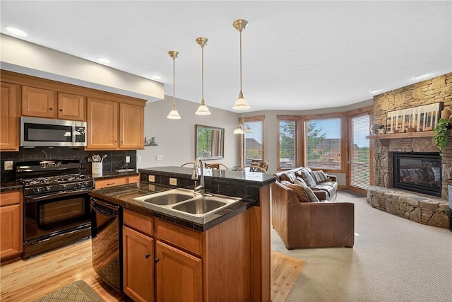 116 Lakeside Trl, Seven Springs Resort, PA 15622 - kitchen featuring black appliances, open floor plan, dark countertops, a fireplace, and decorative backsplash