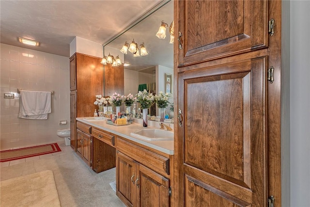 410 Lorenzo Ln, Hempfield Twp, PA 15642 - full bath with double vanity and a chandelier