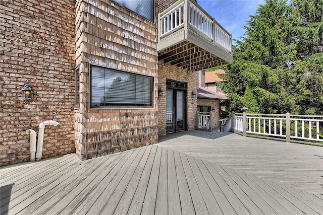 410 Lorenzo Ln, Hempfield Twp, PA 15642 - view of deck