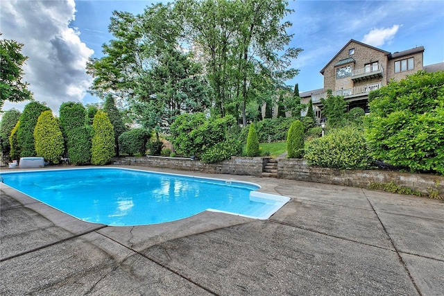 410 Lorenzo Ln, Hempfield Twp, PA 15642 - outdoor pool featuring a patio