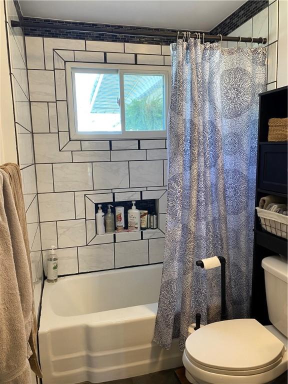 118 Delaware Ave, Scottdale, PA 15683 - full bath with toilet and shower / bath combination with curtain