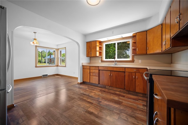 389 Mercer Rd, Hempfield Twp Mer, PA 16125 - kitchen featuring electric stove, open shelves, arched walkways, and healthy amount of natural light