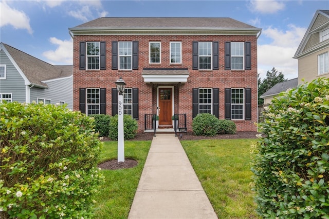 900 Thorn St, Sewickley, PA 15143 - colonial-style house featuring brick siding and a front yard