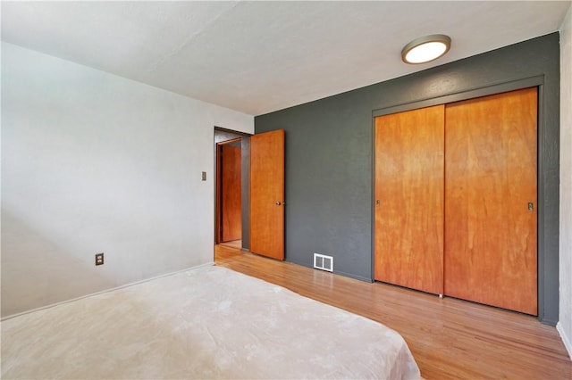 1314 Arrowood Dr, Mt Lebanon, PA 15243 - bedroom featuring light wood-style floors and a closet