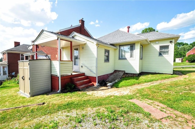 4632 Greensprings Ave, West Mifflin, PA 15122 - rear view of property with a lawn