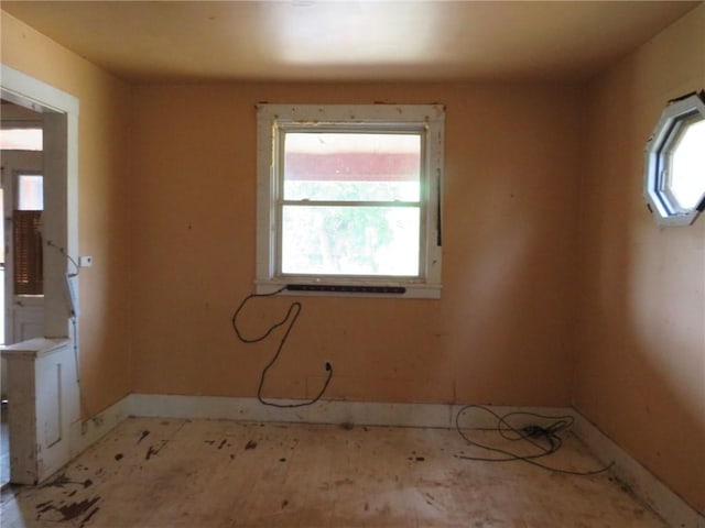 546 Ridge Ave, New Kensington, PA 15068 - foyer entrance with baseboards