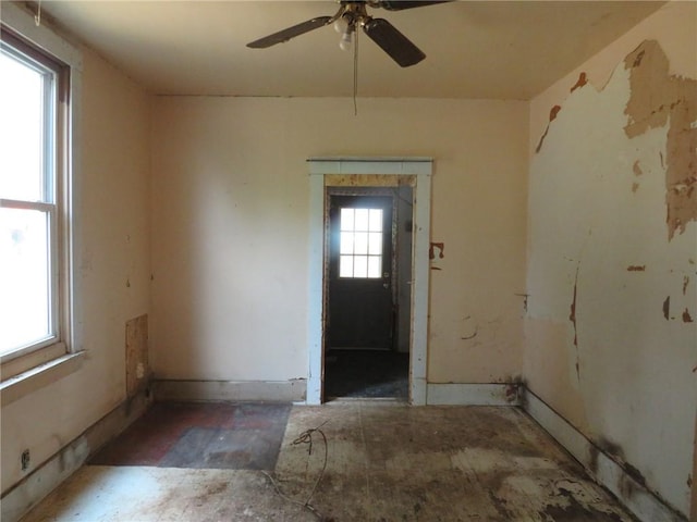 546 Ridge Ave, New Kensington, PA 15068 - empty room featuring a ceiling fan