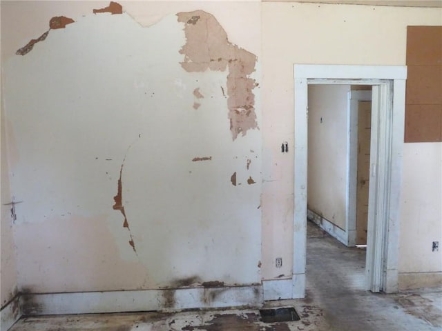 546 Ridge Ave, New Kensington, PA 15068 - detailed view of unfinished concrete flooring