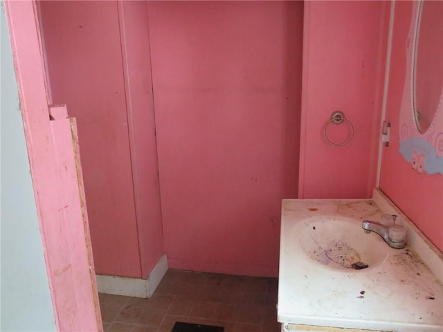 546 Ridge Ave, New Kensington, PA 15068 - bathroom with vanity