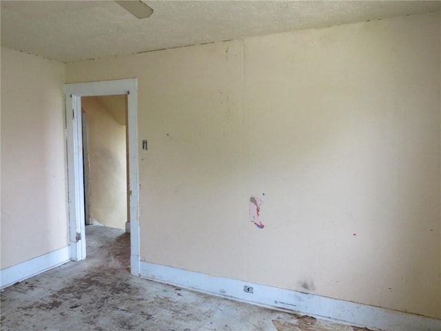 546 Ridge Ave, New Kensington, PA 15068 - empty room featuring baseboards
