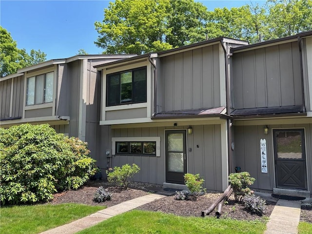 13 Lakeview Dr, Hidden Valley, PA 15502 - view of property featuring board and batten siding