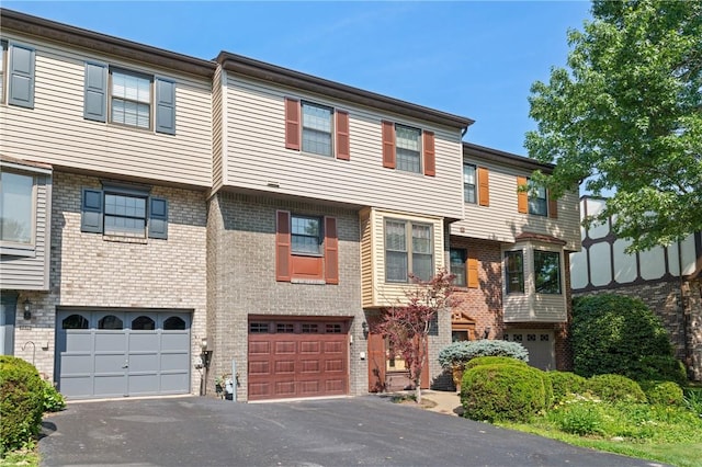 7376 Beacon Hill Dr, Wilkinsburg, PA 15221 - photo 1