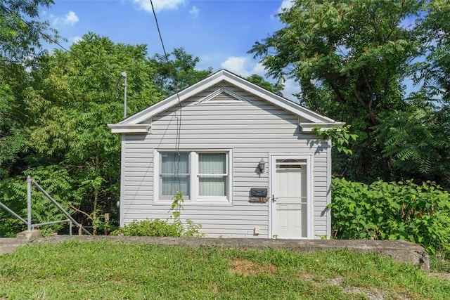 517 Augusta St, Mt Washington, PA 15211 - view of front of home with an outbuilding