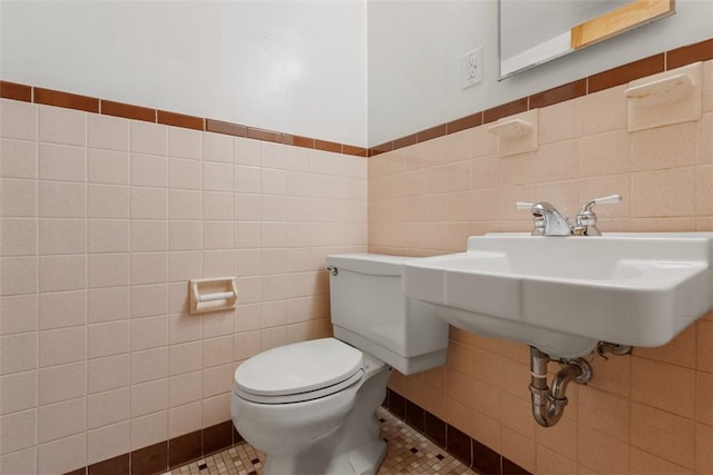 809 Sleepy Hollow Rd, Castle Shannon, PA 15234 - half bathroom featuring tile walls, tile patterned flooring, and pet washing station