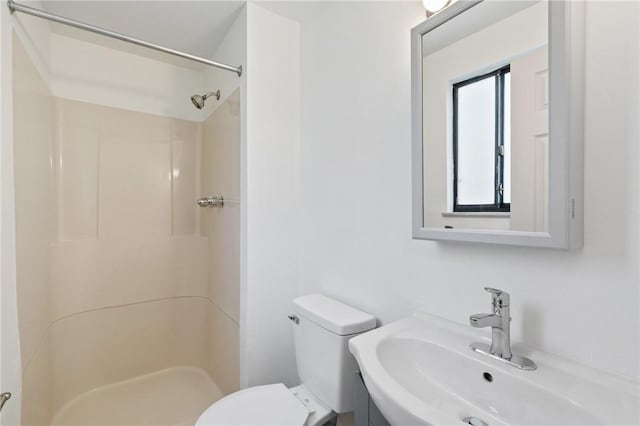 404 Beulah St, Shaler, PA 15209 - bathroom featuring a sink and a shower