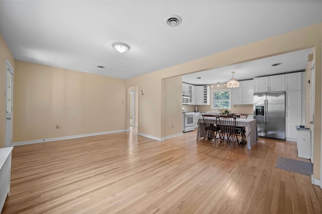 904-906 Blackburn Rd, Sewickley Heights, PA 15143 - living area with light wood finished floors and baseboards