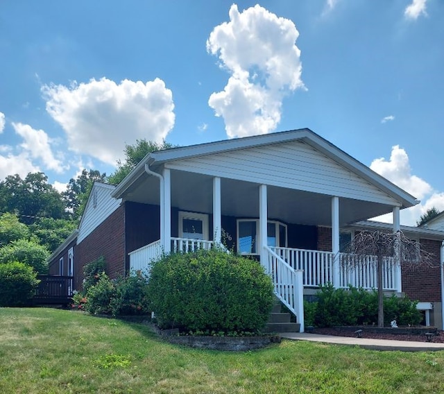 536 Anderson Ave, Plum Boro, PA 15239 - view of front of property with brick siding, a front lawn, and a porch