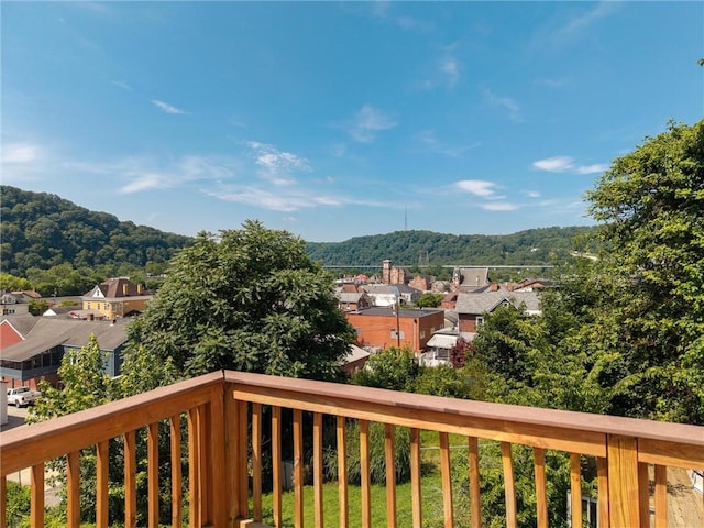 530 Franklin St, Freeport Boro, PA 16229 - view of mountain backdrop featuring nearby suburban area