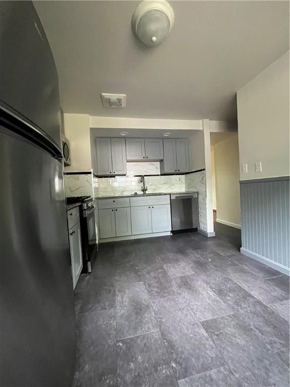 2413 Park Hill Dr, East Hills, PA 15221 - kitchen with stainless steel appliances, tasteful backsplash, and gray cabinets