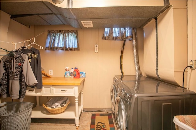 101 Lynne Dr, Big Beaver, PA 15010 - washroom featuring independent washer and dryer