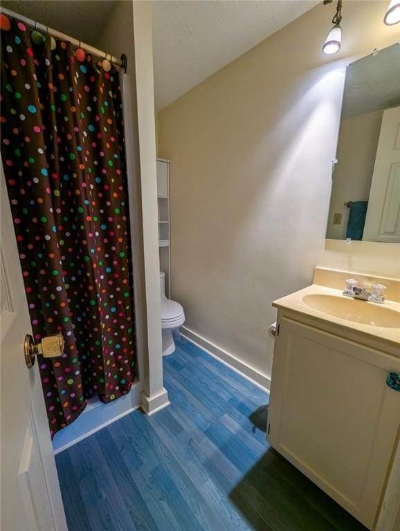 217 Thornwood Dr, Twp Of But Se, PA 16001 - bathroom featuring wood finished floors, vanity, and curtained shower