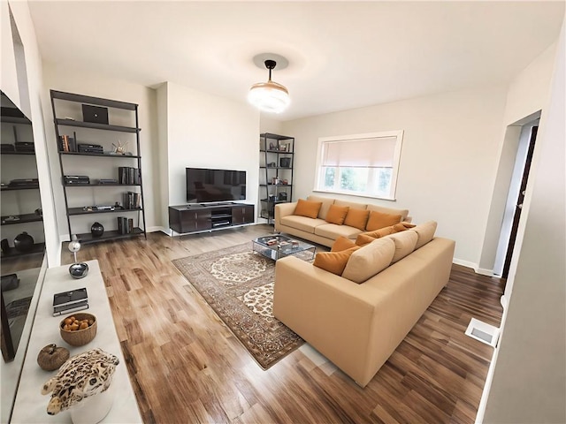 7 Prospect St, Etna, PA 15223 - living area featuring wood finished floors and baseboards
