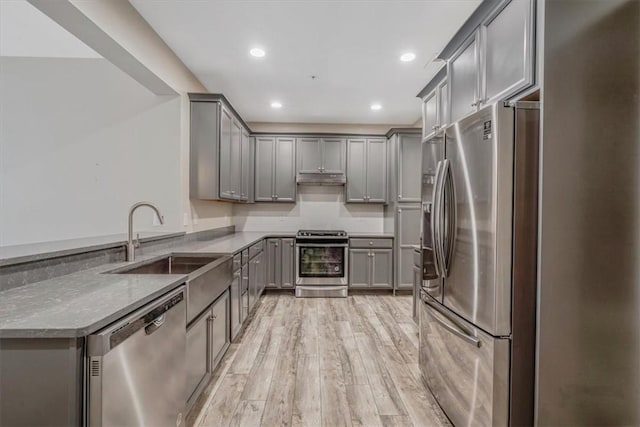 441 Roebling Ct, Cranberry Twp, PA 16066 - kitchen featuring stainless steel appliances, gray cabinetry, light wood finished floors, and recessed lighting