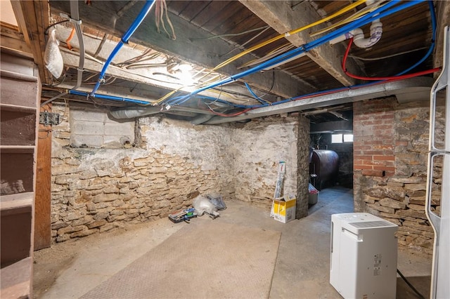 563 Edward St, Derry Twp, PA 15650 - unfinished below grade area with oil tank