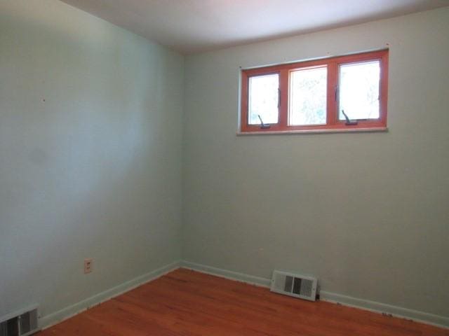 438 Saratoga Dr, Pleasant Hills, PA 15236 - empty room with wood finished floors and baseboards