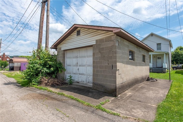 430 Kennedy Ave, East Vandergrift, PA 15629 - view of garage
