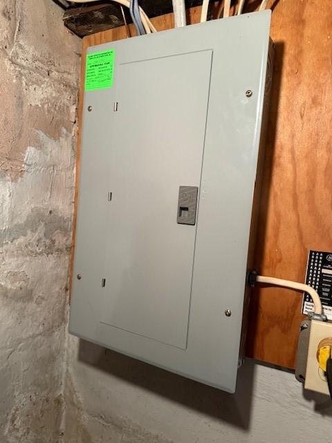 410 Hershey Rd, Penn Hills, PA 15235 - utilities featuring electric panel
