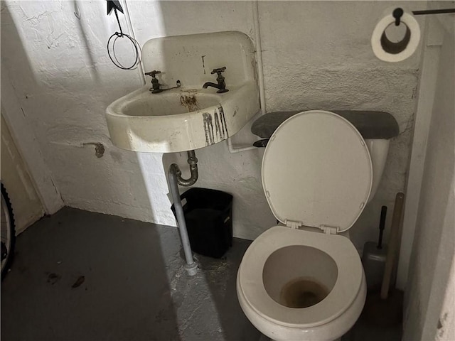 150 N Ave E, Pittsburgh, PA 15112 - bathroom featuring toilet