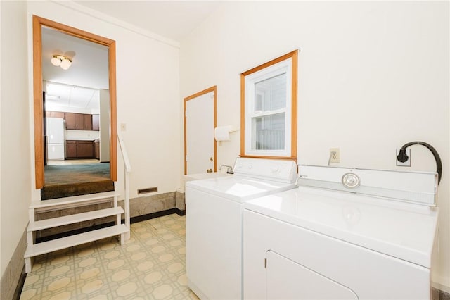 125 Jackson St, White Twp, PA 15701 - laundry area featuring washing machine and dryer and light floors