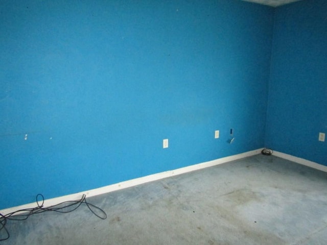 458 Wendel Rd, Hempfield Twp, PA 15642 - spare room featuring carpet flooring and baseboards