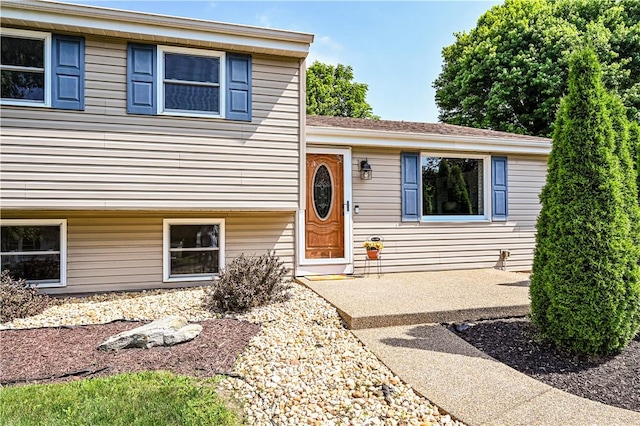 221 Wheatfield Dr, Hempfield Twp, PA 15601 - view of split level home