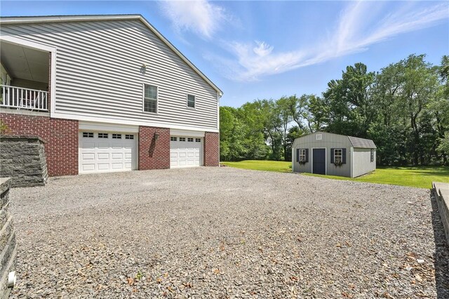 202 Ringneck Meadow Dr, Worth Twp, PA 16057 - garage with driveway