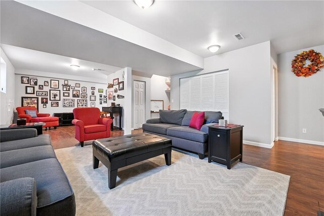 202 Ringneck Meadow Dr, Worth Twp, PA 16057 - living area with wood finished floors and baseboards