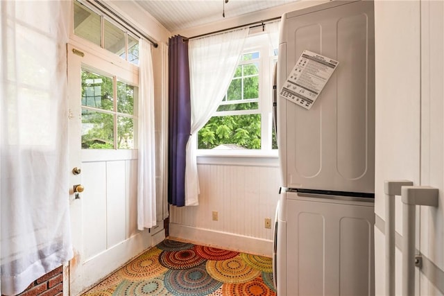 429 S Center Ave, Somerset Boro, PA 15501 - doorway to outside featuring stacked washing machine and dryer and baseboards