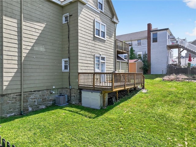 201 La Belle St, Mt Washington, PA 15211 - back of house featuring a wooden deck, a storage unit, and a yard