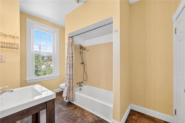 201 La Belle St, Mt Washington, PA 15211 - full bath featuring shower / bathtub combination with curtain and vanity