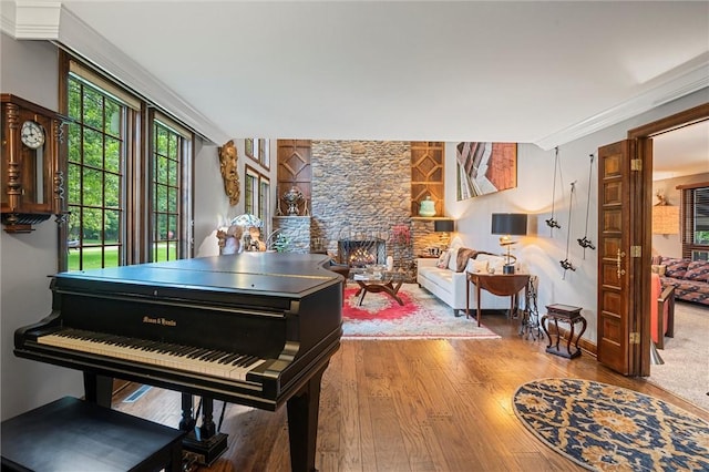 633 Westminster Rd, Hermitage, PA 16148 - sitting room featuring wood finished floors and ornamental molding