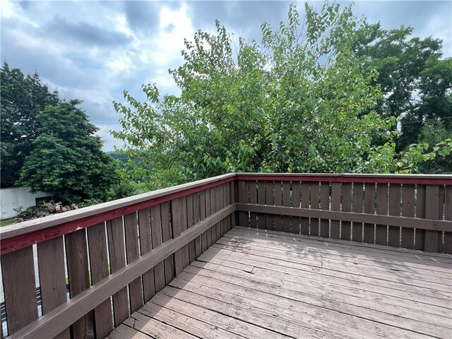 2220 Cronemeyer St, Mckeesport, PA 15132 - view of wooden terrace