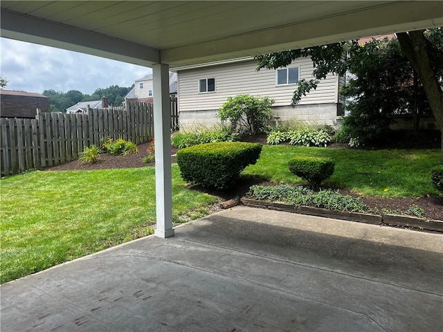 15 S 7th St, Youngwood, PA 15697 - view of yard with a patio