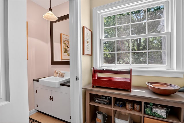 930 Valleyview Rd, Mt Lebanon, PA 15243 - bathroom featuring vanity