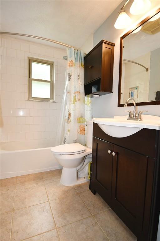 4095 Overlook St, South Park, PA 15129 - bathroom featuring vanity, shower / bath combo with shower curtain, and tile patterned floors