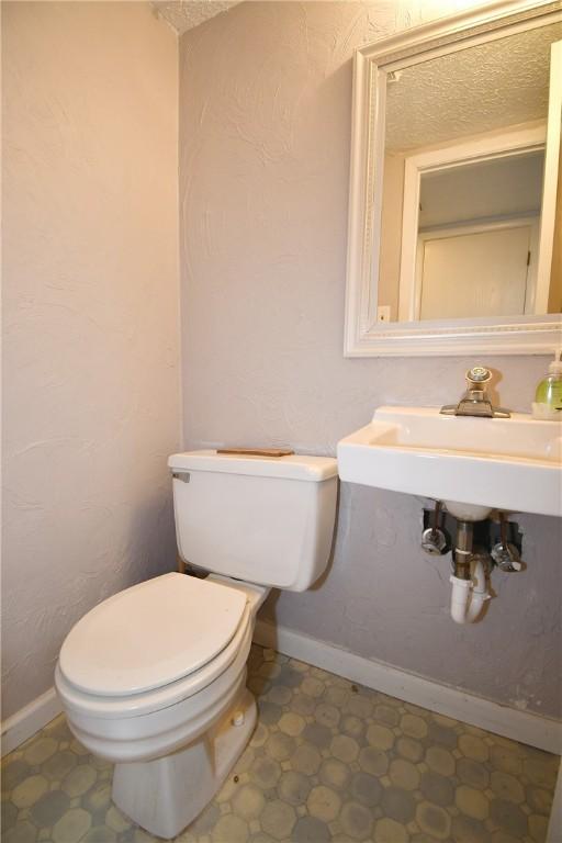 4095 Overlook St, South Park, PA 15129 - bathroom featuring toilet and tile patterned floors
