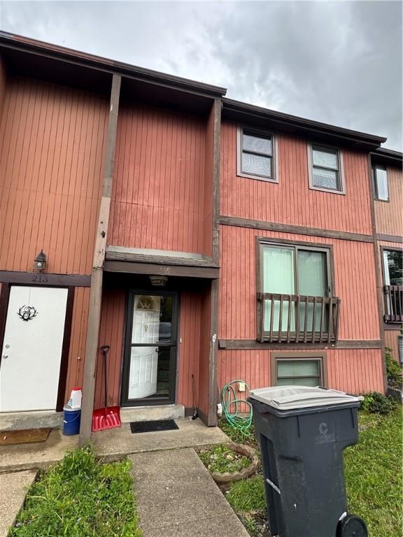 215 Parkwood Dr, Cranberry Twp, PA 16066 - photo 1