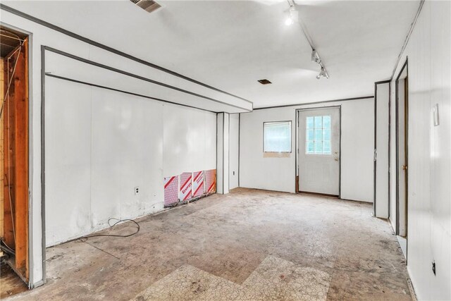 3405 Willett Rd, Baldwin Boro, PA 15227 - unfurnished bedroom featuring track lighting