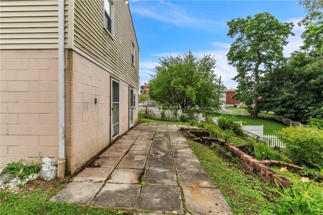 3405 Willett Rd, Baldwin Boro, PA 15227 - view of patio / terrace